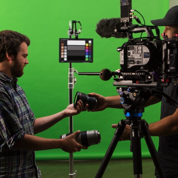 CCVWB_PT05_Lens_Change-600x600